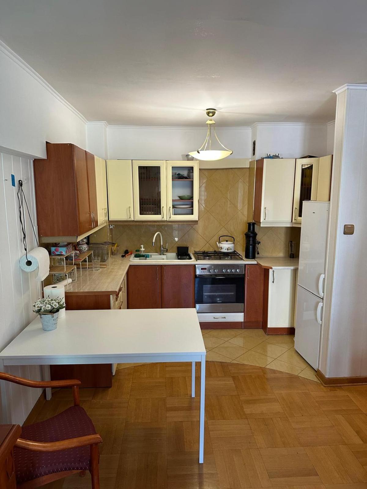 Chmielna 106b Apartamento *